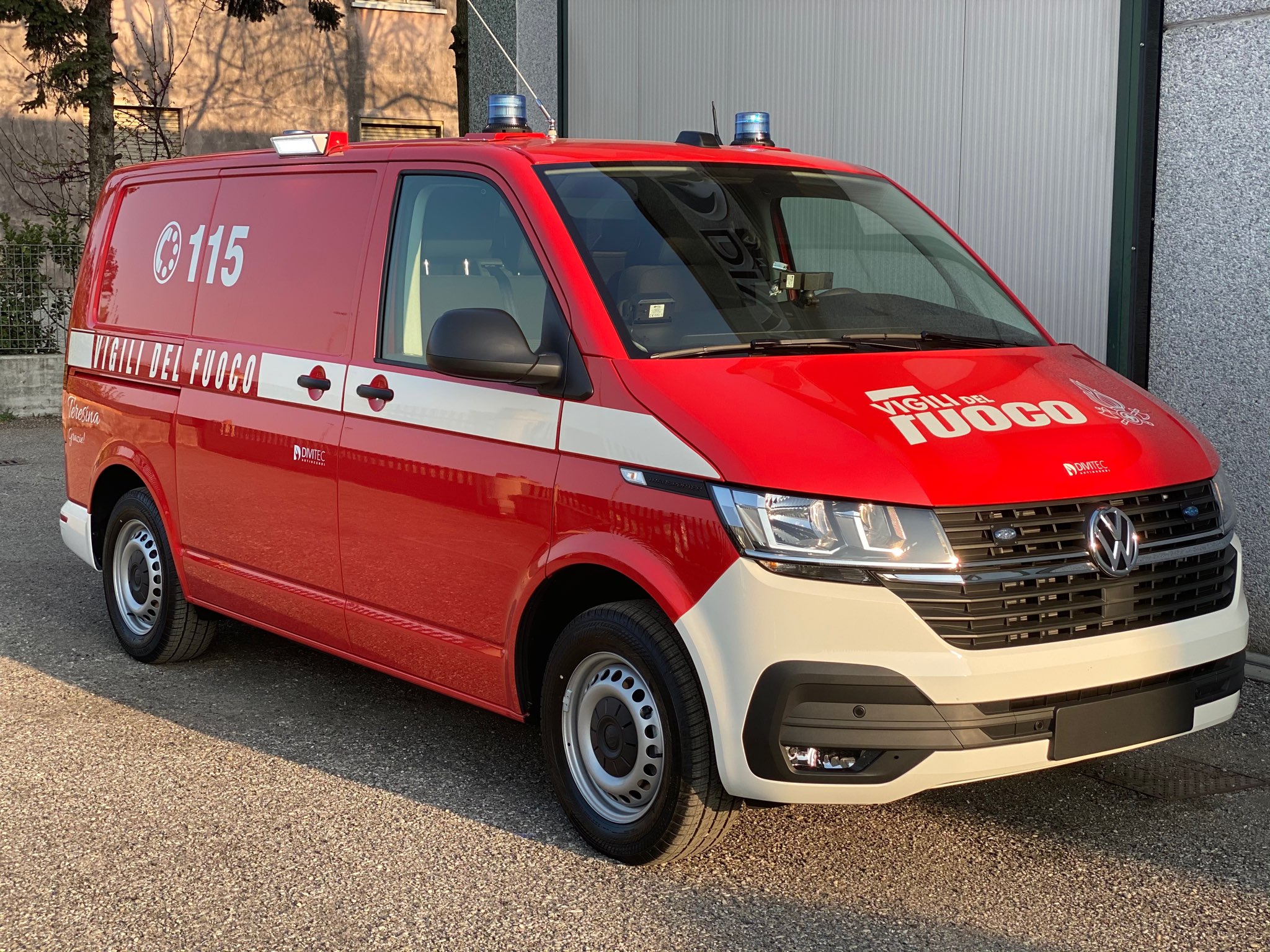Volkswagen Transporter POLISOCCORSO DFPVF/250PF