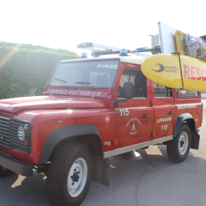 Soccorso acquatico su Land Rover Defender
